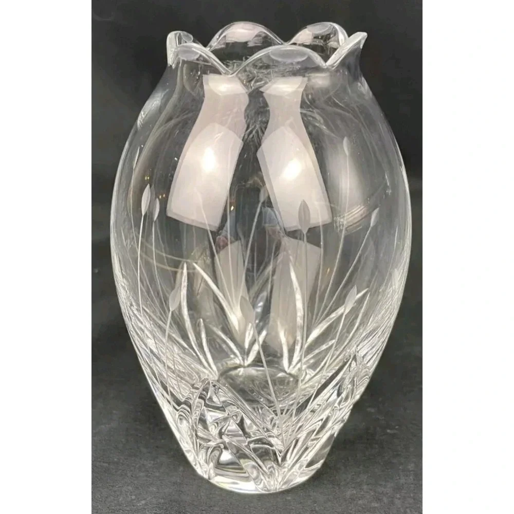 Mikasa Slovina Floral Etched Cut Glass‎ Vase 5.25
